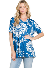 Load image into Gallery viewer, BOMBOM Printed Relaxed V-Neck Tunic Top