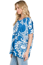 Load image into Gallery viewer, BOMBOM Printed Relaxed V-Neck Tunic Top