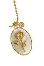 Load image into Gallery viewer, Flower Shell Pendant Copper Necklace

